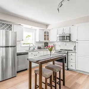 https://spotless-4br-near-clt-uptown-fast-wi-fi.1sthotelscharlotte.com