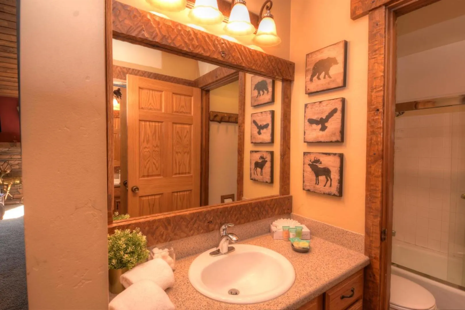 Apartment 389 - Romantic Snowcreek Retreat Near Creek Mammoth Lakes